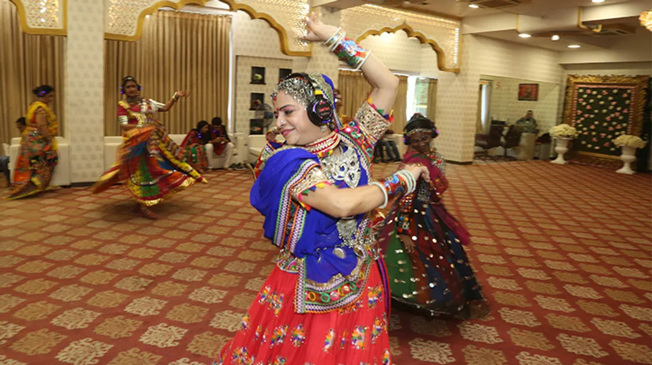 Mumbai hosts Live Silent Garba 2.0 to curb noise pollution