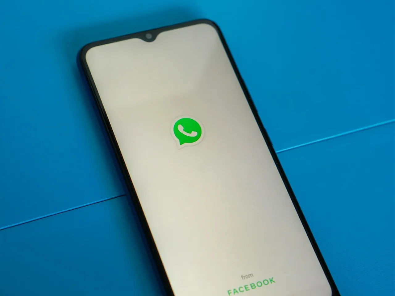 WhatsApp enhances its Status update interface