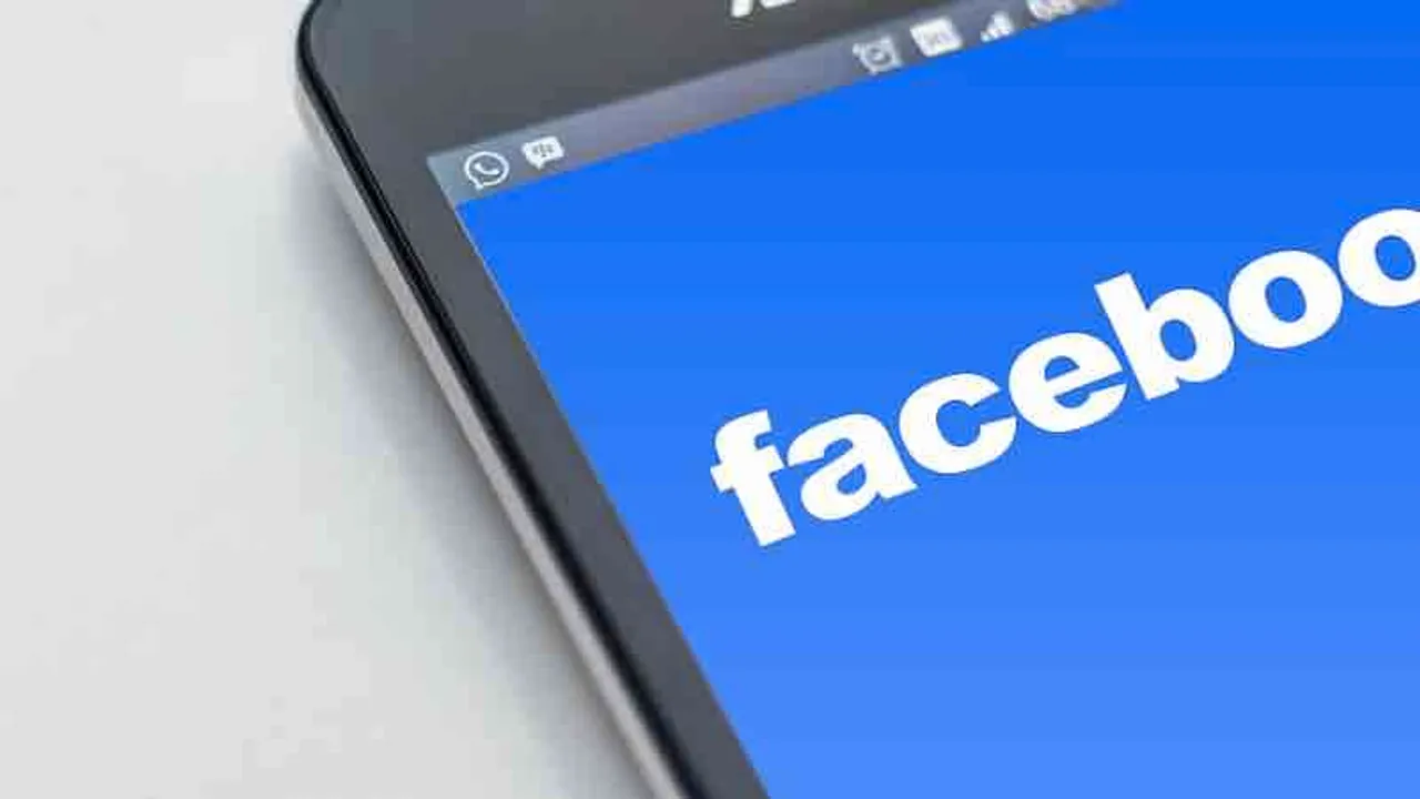 Facebook experiments replacing 'share' with ‘message’ button