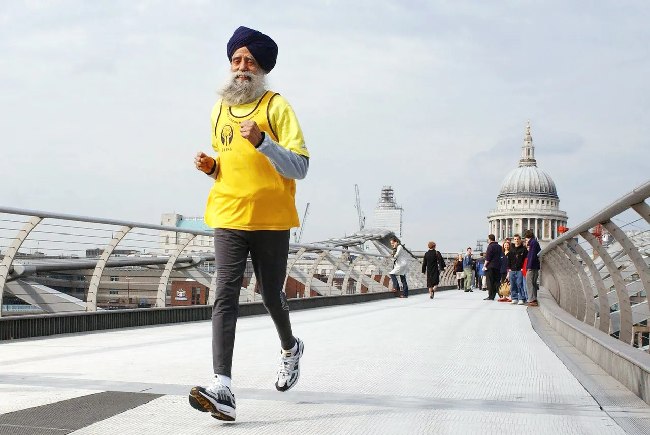 Fauja Singh marks Nestlé's century on social media with #100AndRunning