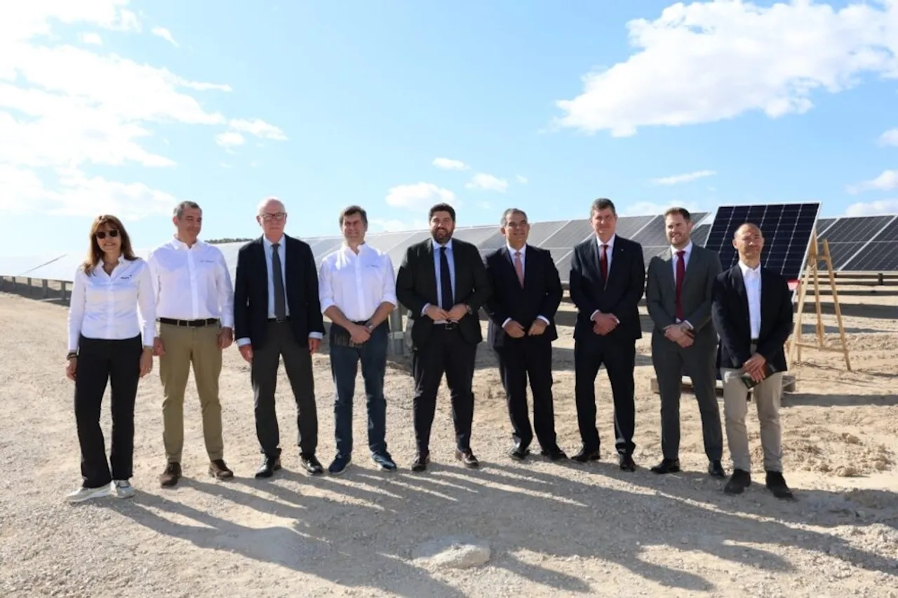 The Cañada Alta solar plant is expected to power over 23,000 Spanish homes annually, reducing CO₂ emissions by approximately 34,500 tons per year. 
