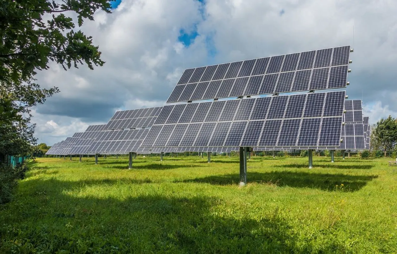 L&G NTR Fund acquired Project Monvallet from Strategic Power Projects, adding 211 MW in County Louth and bringing its total capacity in Ireland to 326 MW. 