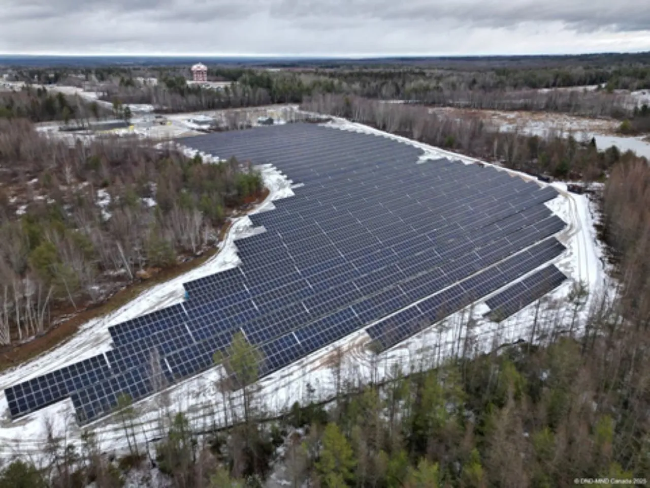 Ameresco’s Gagetown Solar Project includes 14,496 panels and is designed to prevent 7,695 metric tons of CO₂ emissions annually. 