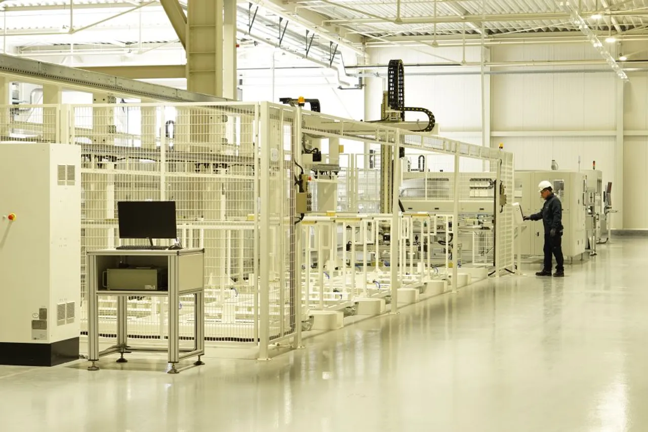 Brite Solar’s panels improved energy efficiency, regulated light, and supported crop growth while ensuring precise and high-quality manufacturing. 