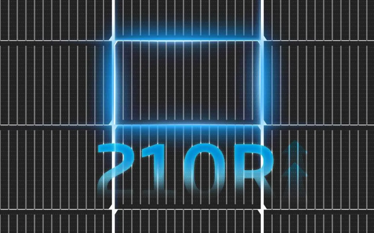 Trinasolar introduced 210R rectangular silicon wafer modules, standardized dimensions, and increased module power from 500 W to 700 W to reduce LCOE. 
