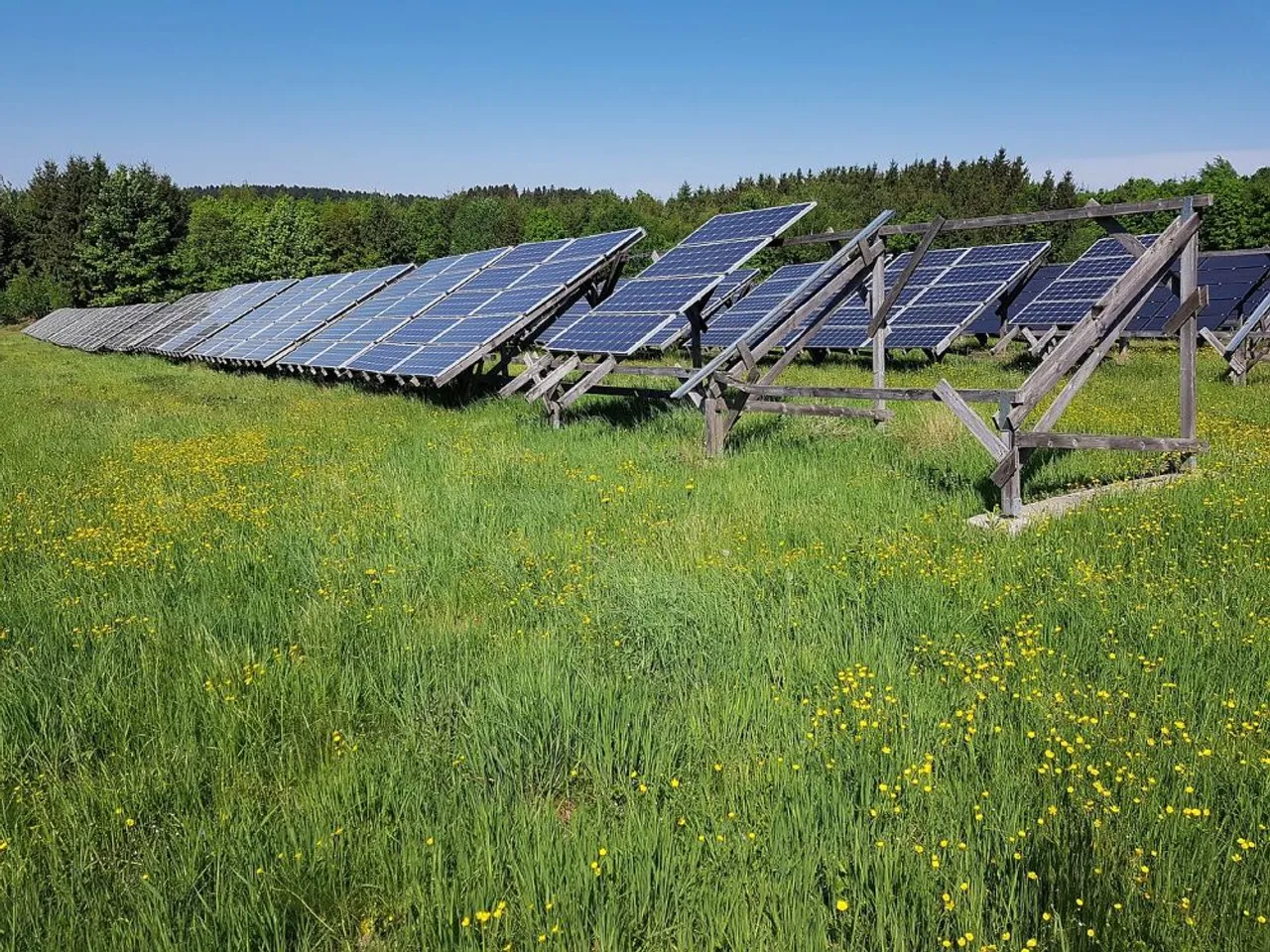 SEIA aimed to use data from the pilot program to expand solar panel recycling while Mecklenburg County focused on reducing landfill waste. 