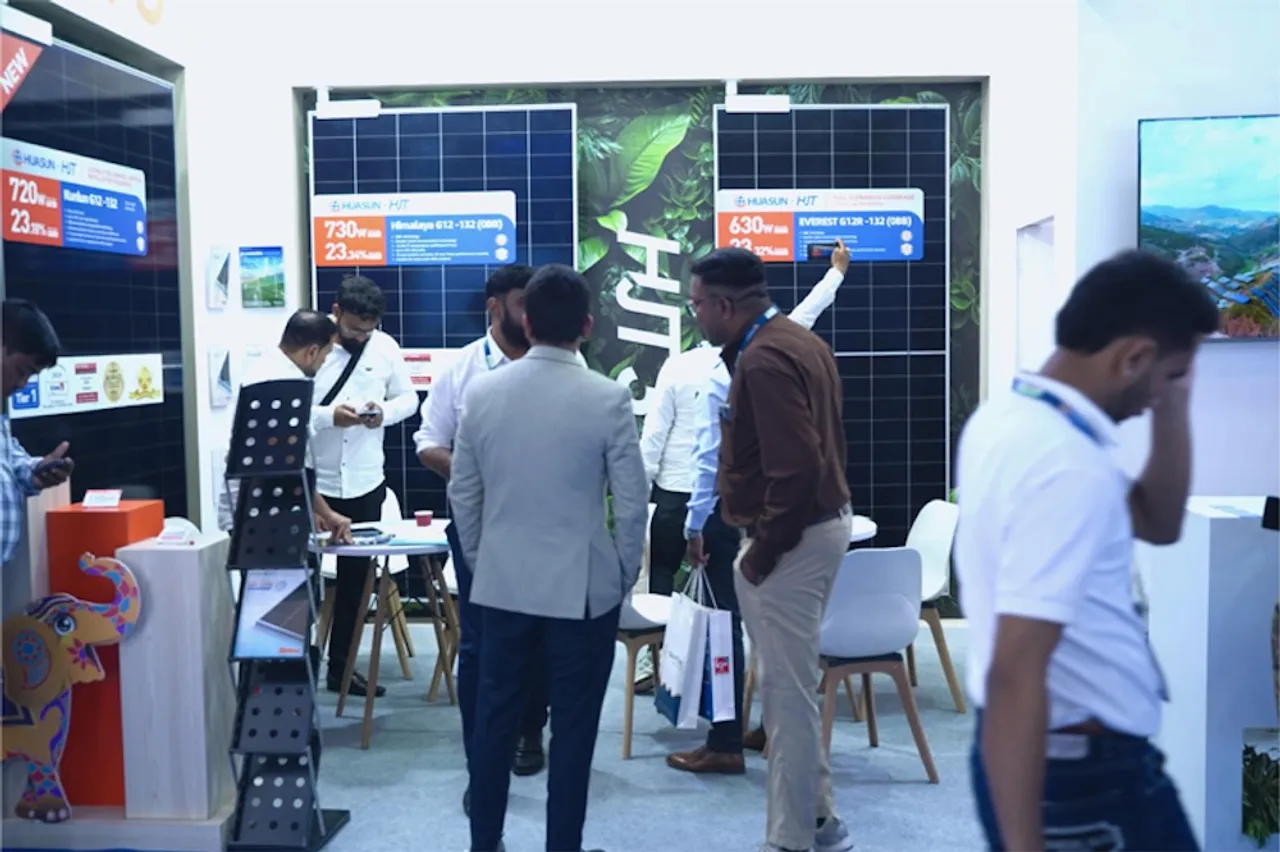 Huasun’s Kunlun module, with near-100% bifaciality and vertical installation, maximizes dual-peak energy generation and efficiency. 