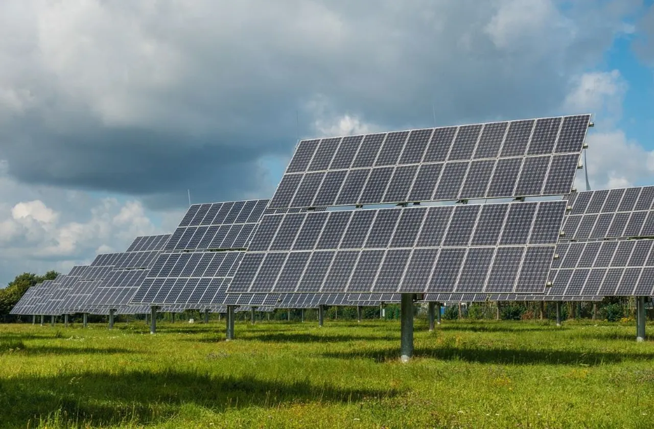 The Stephenson S1 Solar Project will cut emissions equivalent to 463 cars or 234 homes, boosting renewable energy access in Illinois. 