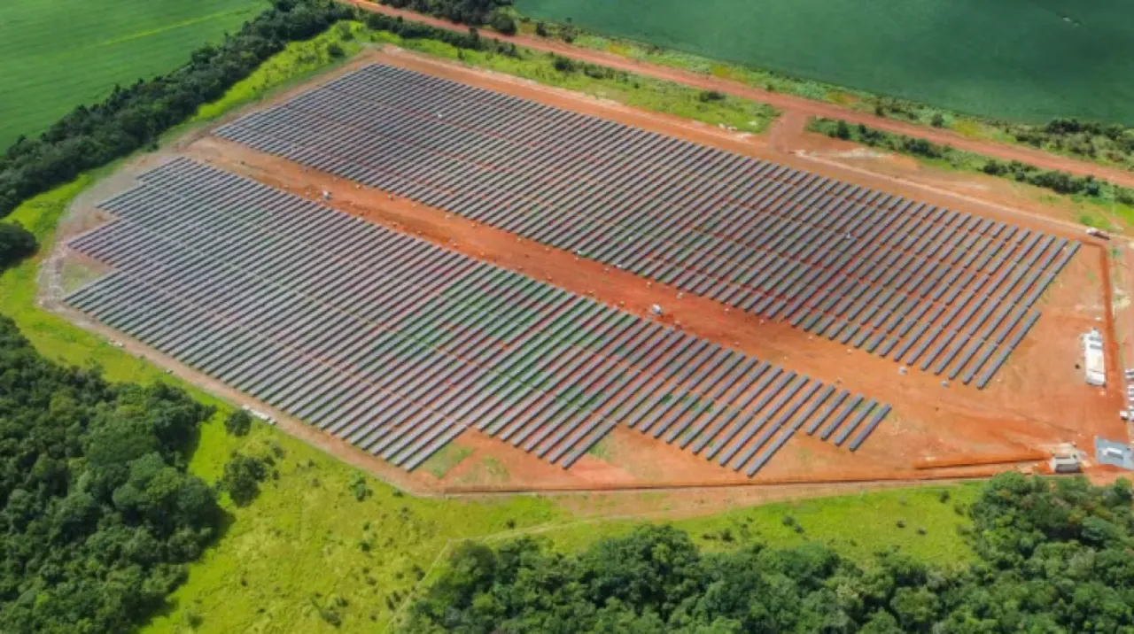 Athon Energia’s second acquisition added 23 PV plants, supplying over 51,000 homes and reducing more than 35,000 tons of CO₂ emissions. 