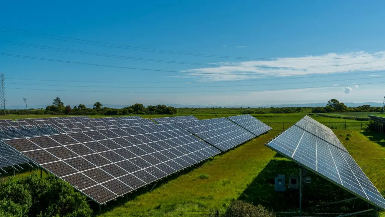 SECI signed an MoU with Madhya Pradesh for a 200 MW solar and 1000 MWh storage project at the Global Investors Summit 2025. 