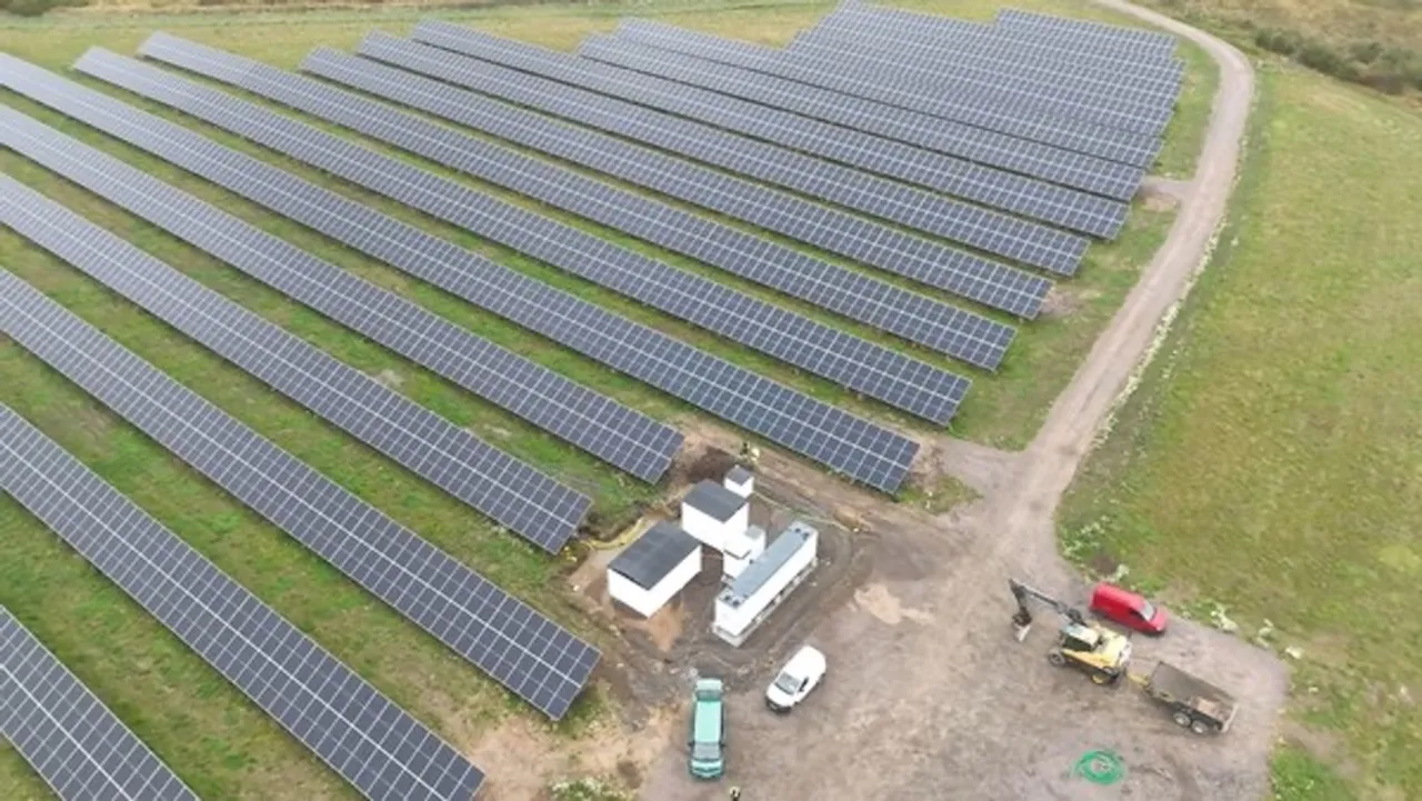 Sungrow SG250HX inverters and PowerTitan 1.0 system enhance efficiency and energy management at Halmstad solar park. 
