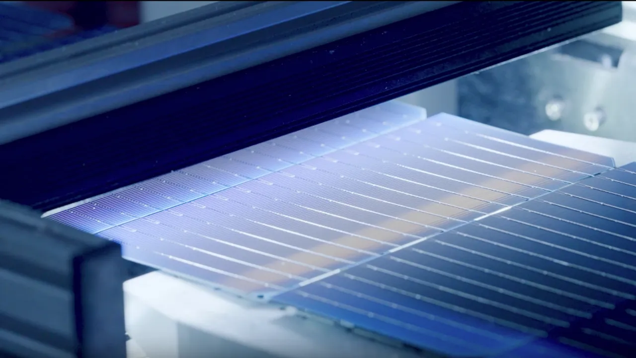 Risen Energy’s Hyper-Link interconnection technology enables low-temperature processing, ensuring stress-free lamination and preserving thin-film integrity. 