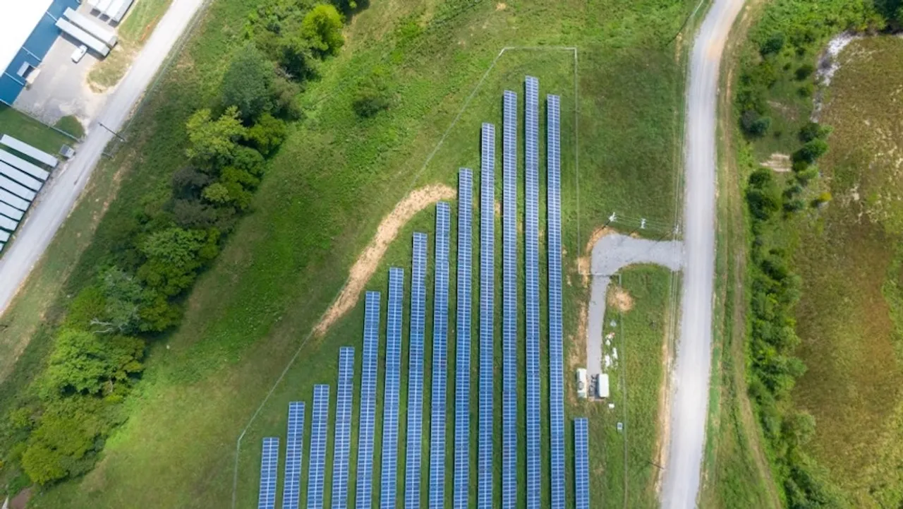 Dalmia Cement’s investment in Kilavikulam Rajalakshmi’s 10 MW solar project supports its RE100 target and carbon-negative goal for 2040. 