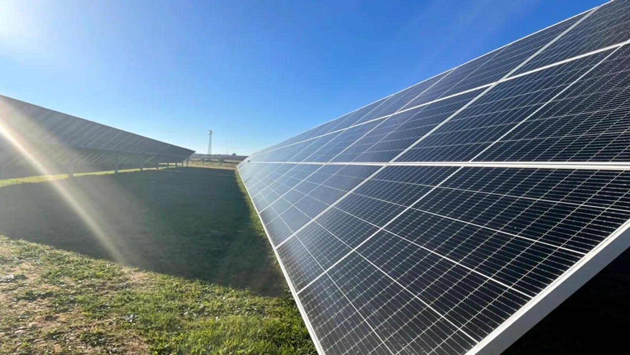 The 171 MW Carwarp Solar Farm by GRS and Recurrent Energy, a Canadian Solar subsidiary, expanded GRS’s capacity in Australia to over 2 GW. 
