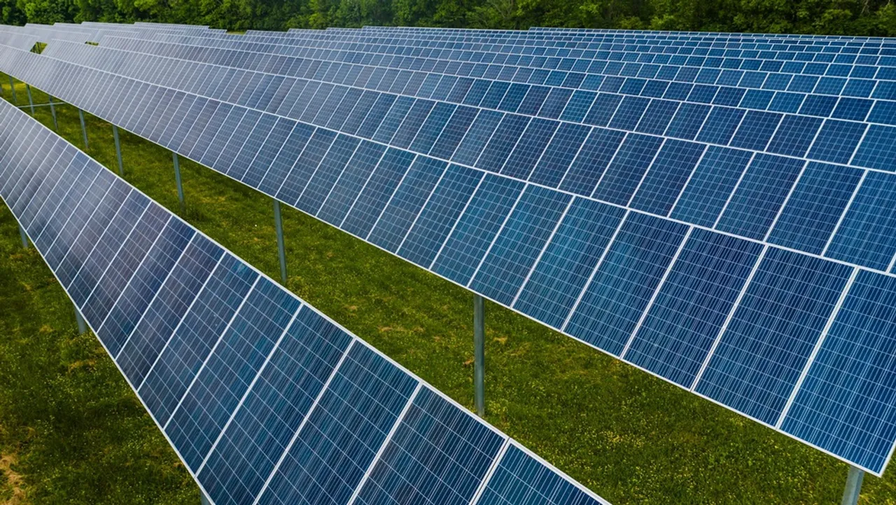 Guarromán solar plant powered 4,000+ homes and cut 5,600+ metric tons of CO2 in its first year. 