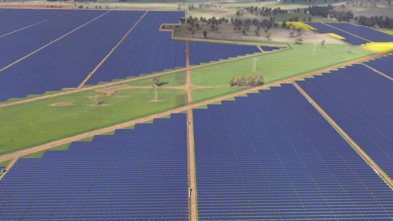The hybrid facility will have a 243 MW solar PV system and a 2.4-hour LFP battery storage 