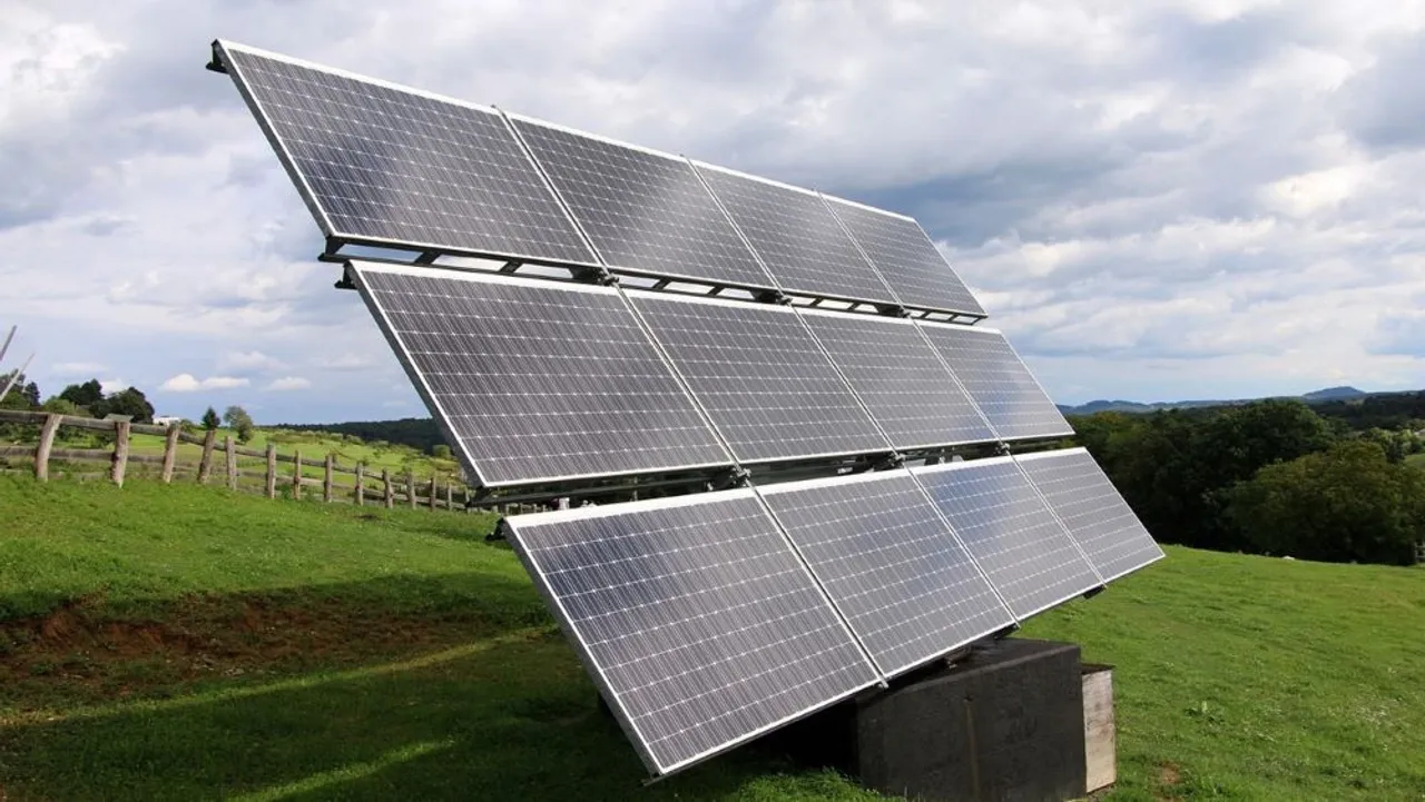  Yingli Solar earns Certisolis certification for five low-carbon modules, meeting France’s carbon standards.