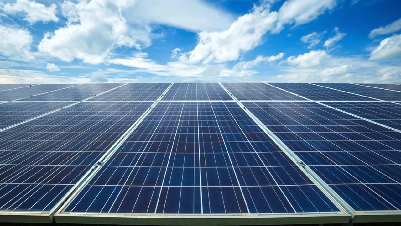 The Chikhli plant featured high-efficiency solar tech across 101 built-up acres with focus on research and engineering. 