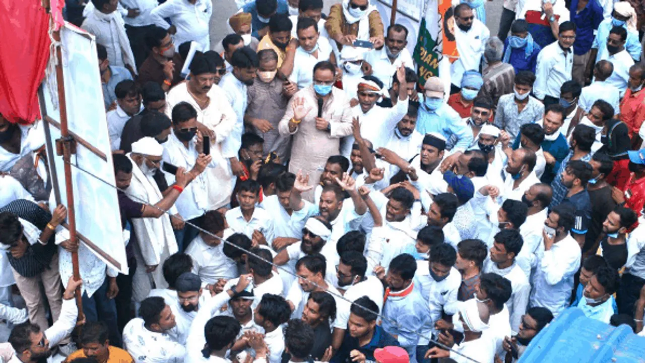 कांग्रेस की युवा आक्रोश रैली: खंडवा में विरोध प्रदर्शन, सीएम का पुतला फूंकने से पुलिस ने रोका
