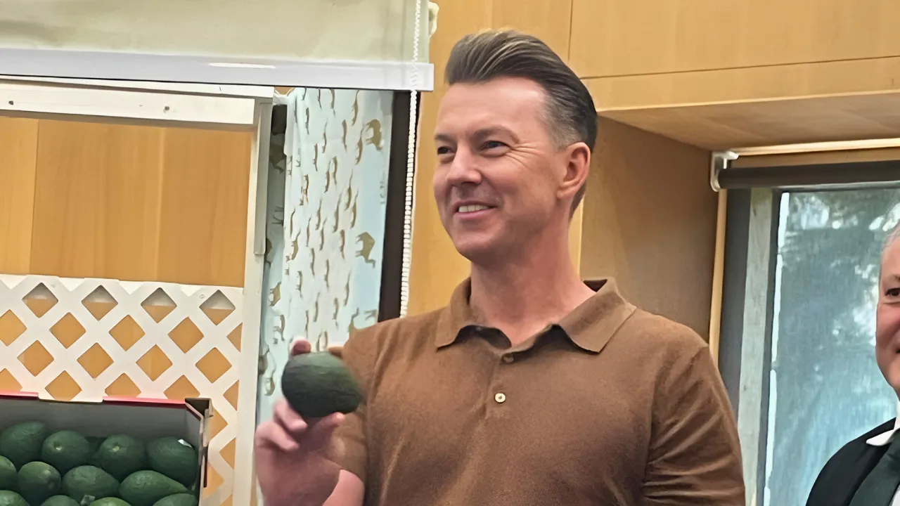 Brett Lee to promote Australian avocados in India