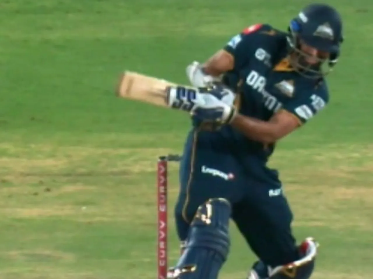 SRH vs GT: Washington Sundar hits Simarjeet Singh for no-look six