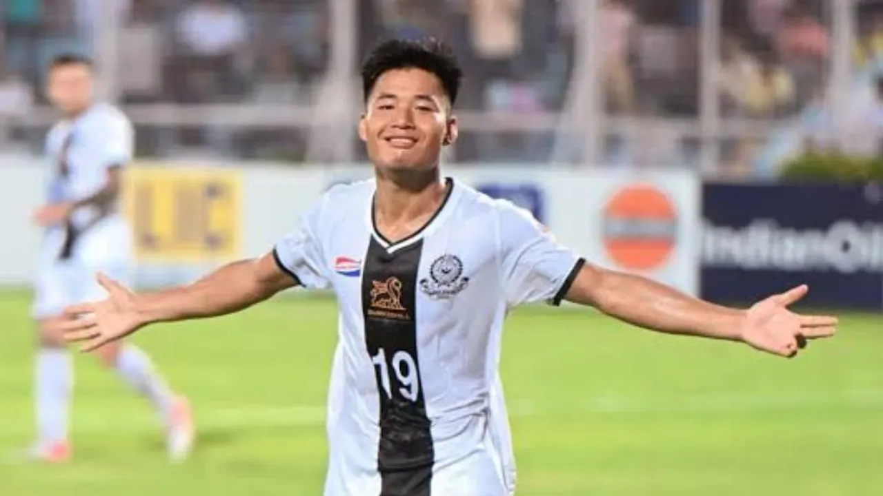 Indian Football Exclusive | Sometimes I feel like quitting, but I am not a quitter, Mohammedan SC's David Lalhalsanga wants to win I-league with the club - sportzpoint.com