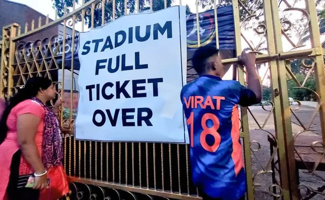 INDW vs AUSW: "Stadium full, tickets over," DY Patil's banner is the prove how women cricket in India is growing | Sportz Point