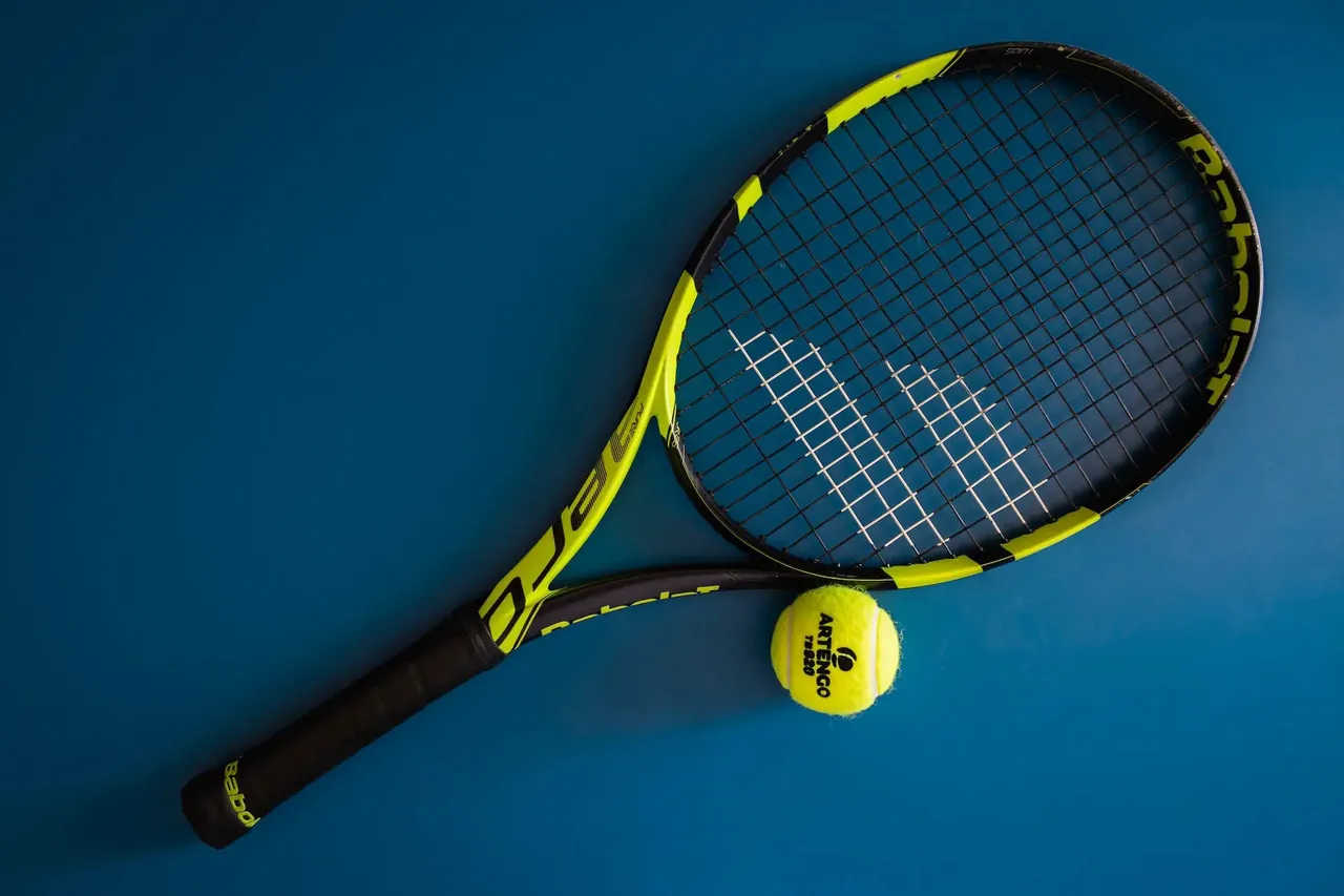 The Ultimate Guide To Finding Your Ideal Tennis Racket | Sportz Point