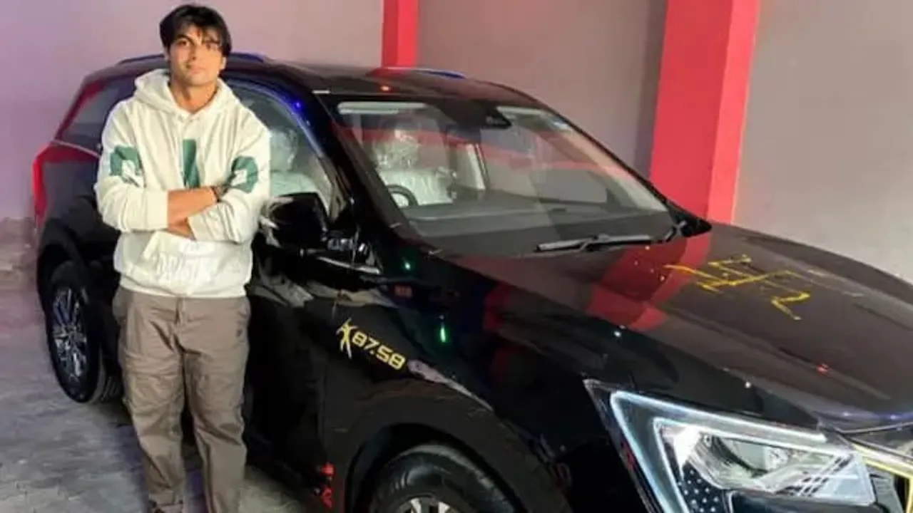 Mahindra gifted car to olympian gold medalist Neeraj Chopra and Antil-Sportzpoint