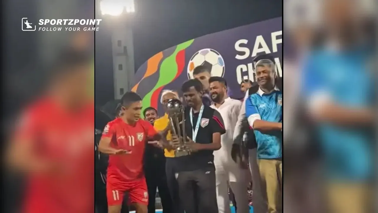 It was a small gesture the whole team wanted to do:"" Sunil Chhetri on handing the SAFF Championship trophy to team manager Velu Dhayalamani | Sportz Point