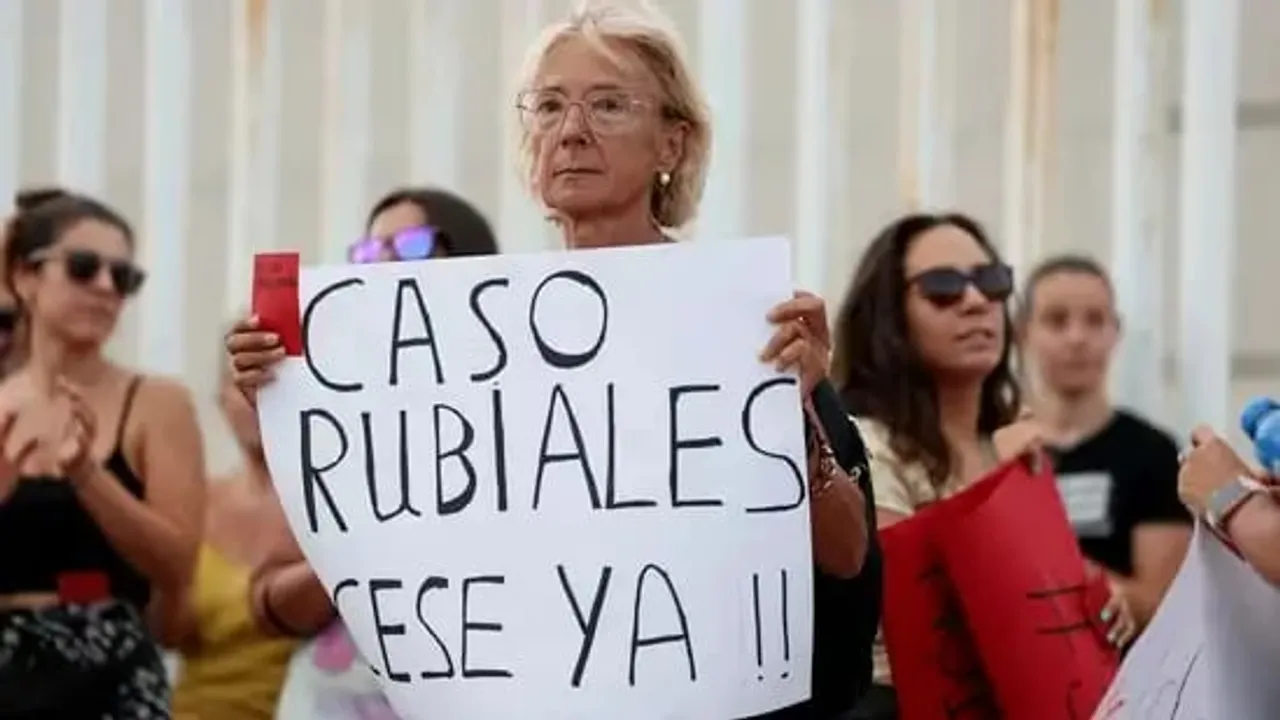 Luis Rubiales | Spanish FA Chief Luis Rubiales' Mother Goes On Hunger Strike after the 'Kiss' Controversy | Sportz Point