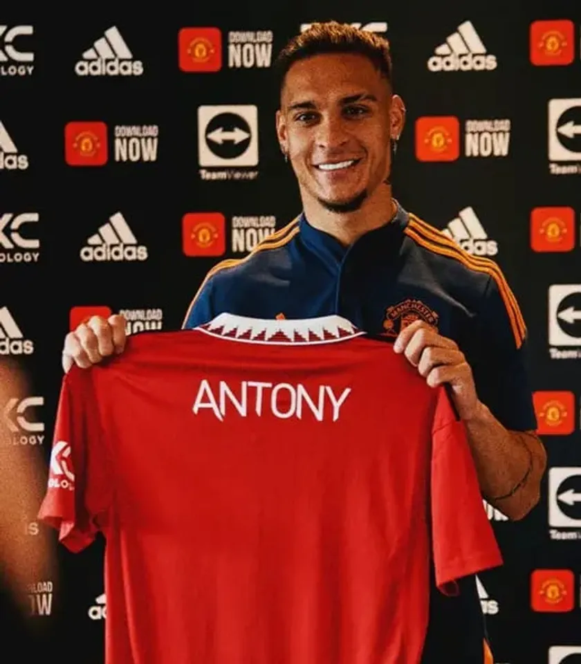 Manchester United News: Cover "Antony, United's £85m summer signing, entertained the home fans during Thursday's 3-0 Europa League Group E win over Sheriff Tiraspol by producing a 720-degree spin with the ball stuck to his left foot.| Sportz Point