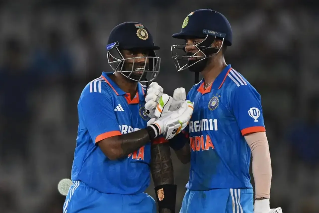 India vs Australia 1st ODI: The Men in Blues take the lead after a comfortable 5-wicket victory against the struggling side of Aussies | Sportz Point