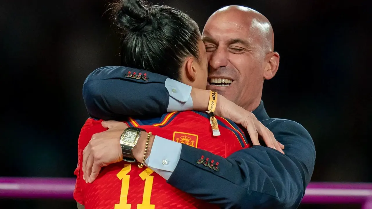Luis Rubiales | 81 Spain footballers went on strike after Luis Rubiales' kiss to Hermoso | Sportz Point