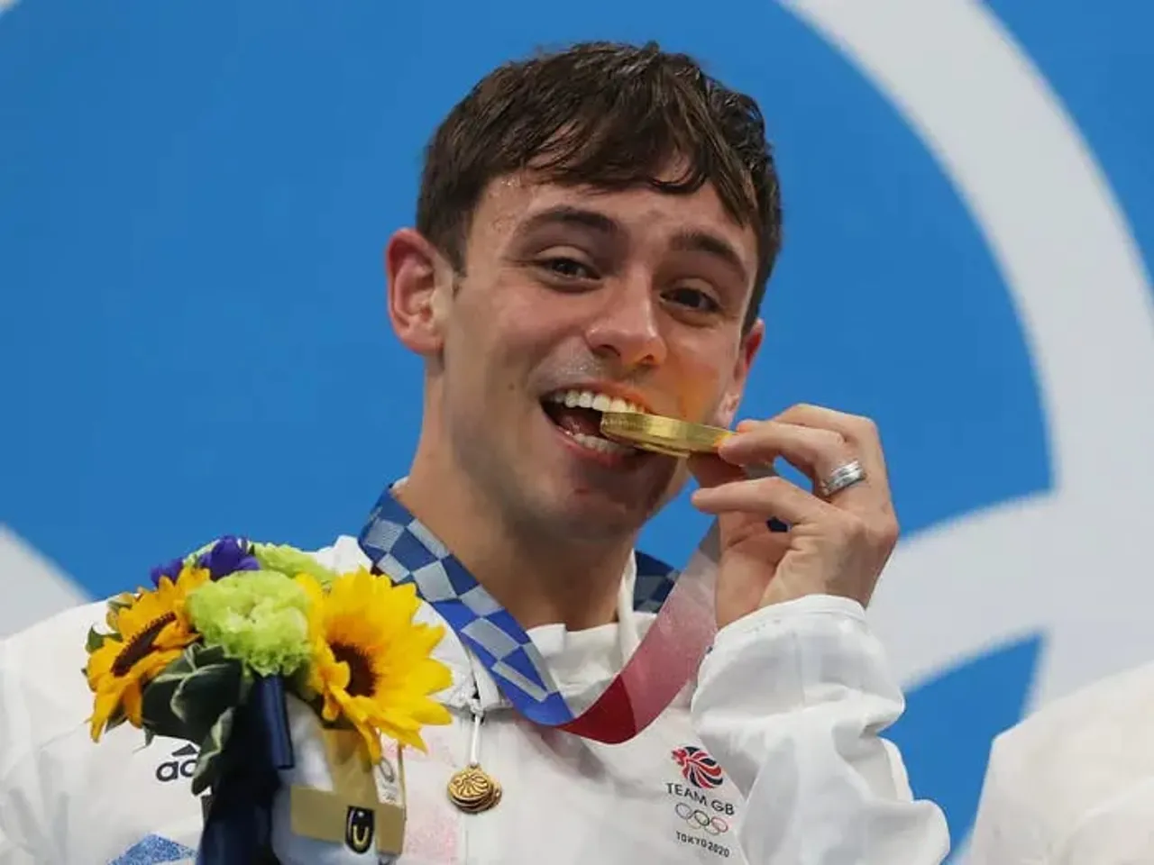 Tom Daley, the proud gay Olympian from Great Britian has won the 10m synchronized diving gold medal with Matty Lee - SportzPoint