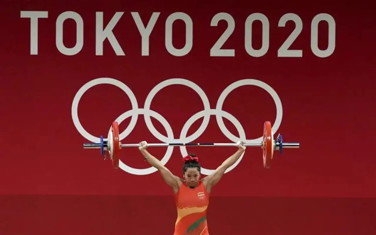 Mirabai Chanu wins silver in 49-kg weightlifting | Olympics 2020 Live Updates | SportzPoint