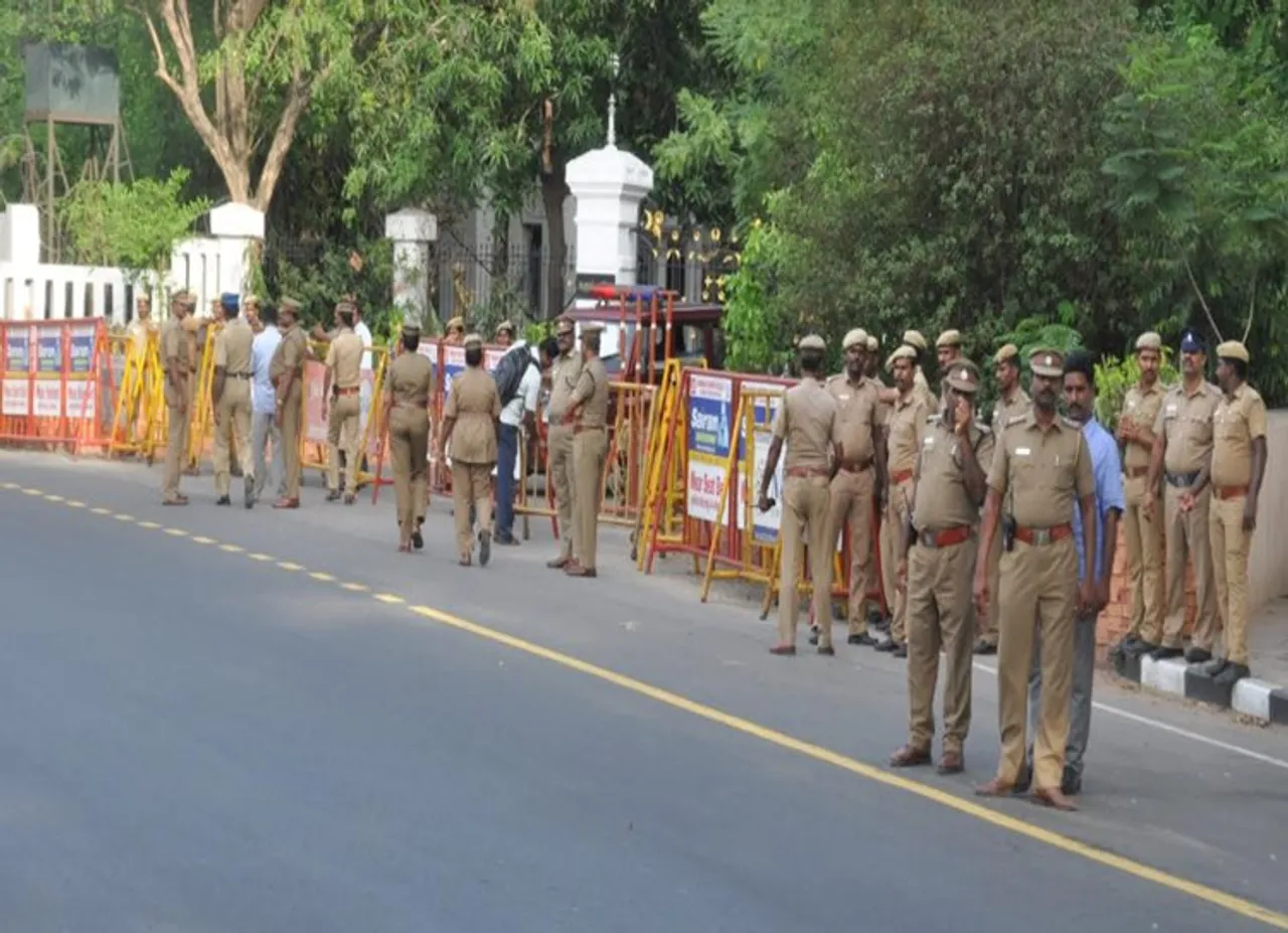 அதிகாரிகளை கலங்கடிக்கும் கதிராமங்கலம் போராட்டக்காரர்கள்; கோட்டையில் போலீஸ் குவிப்பு!