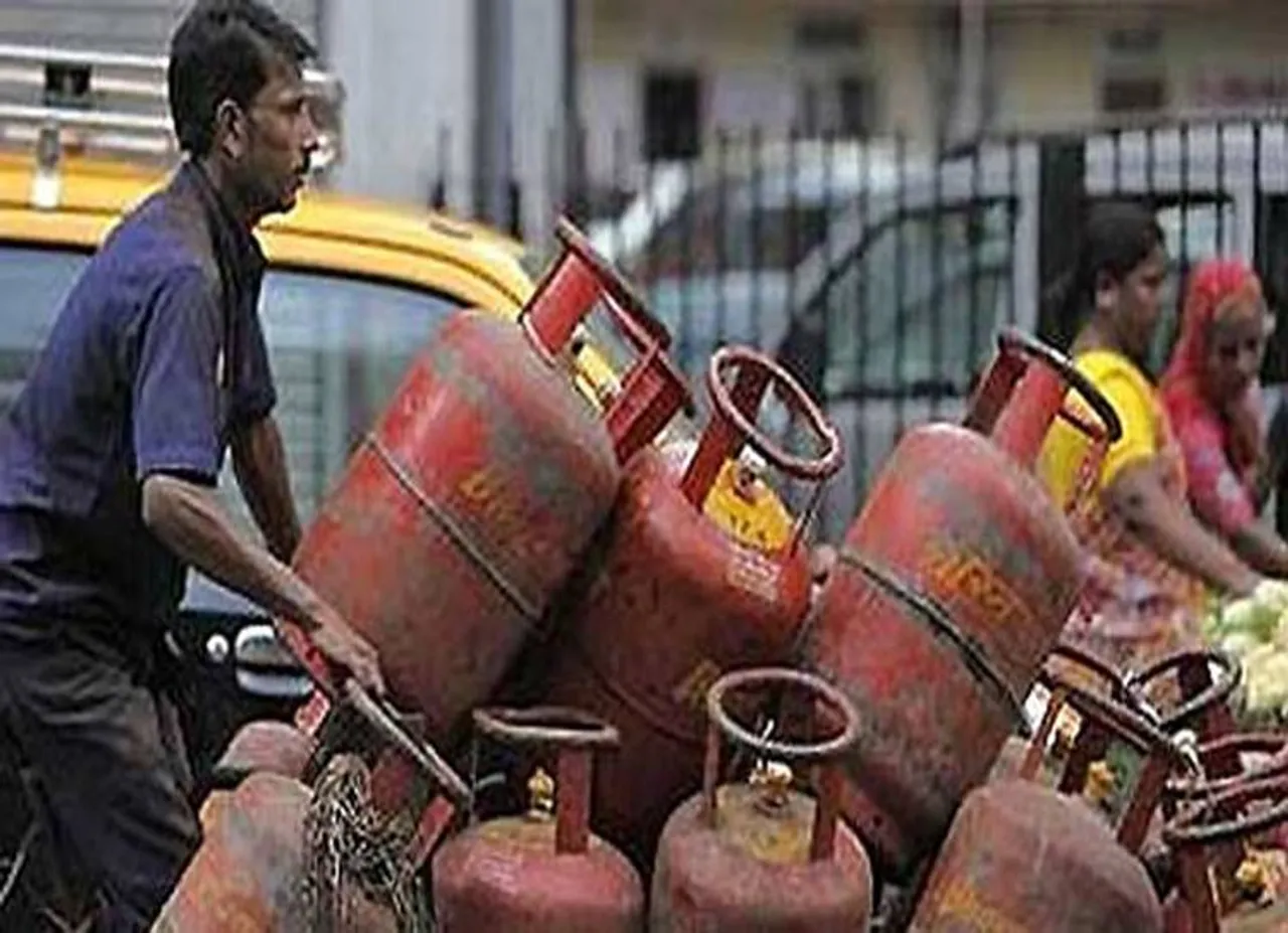 LPG price Rise in Chennai, LPG subsidiezed Cylinder price rise , கேஸ் சிலிண்டர் விலை