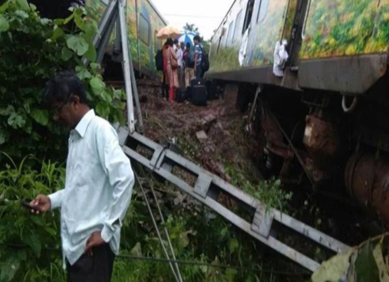 மீண்டுமொரு ரயில் விபத்து: நாக்பூர் - மும்பை துரந்தோ எக்ஸ்பிரஸ் தடம்புரண்டது!