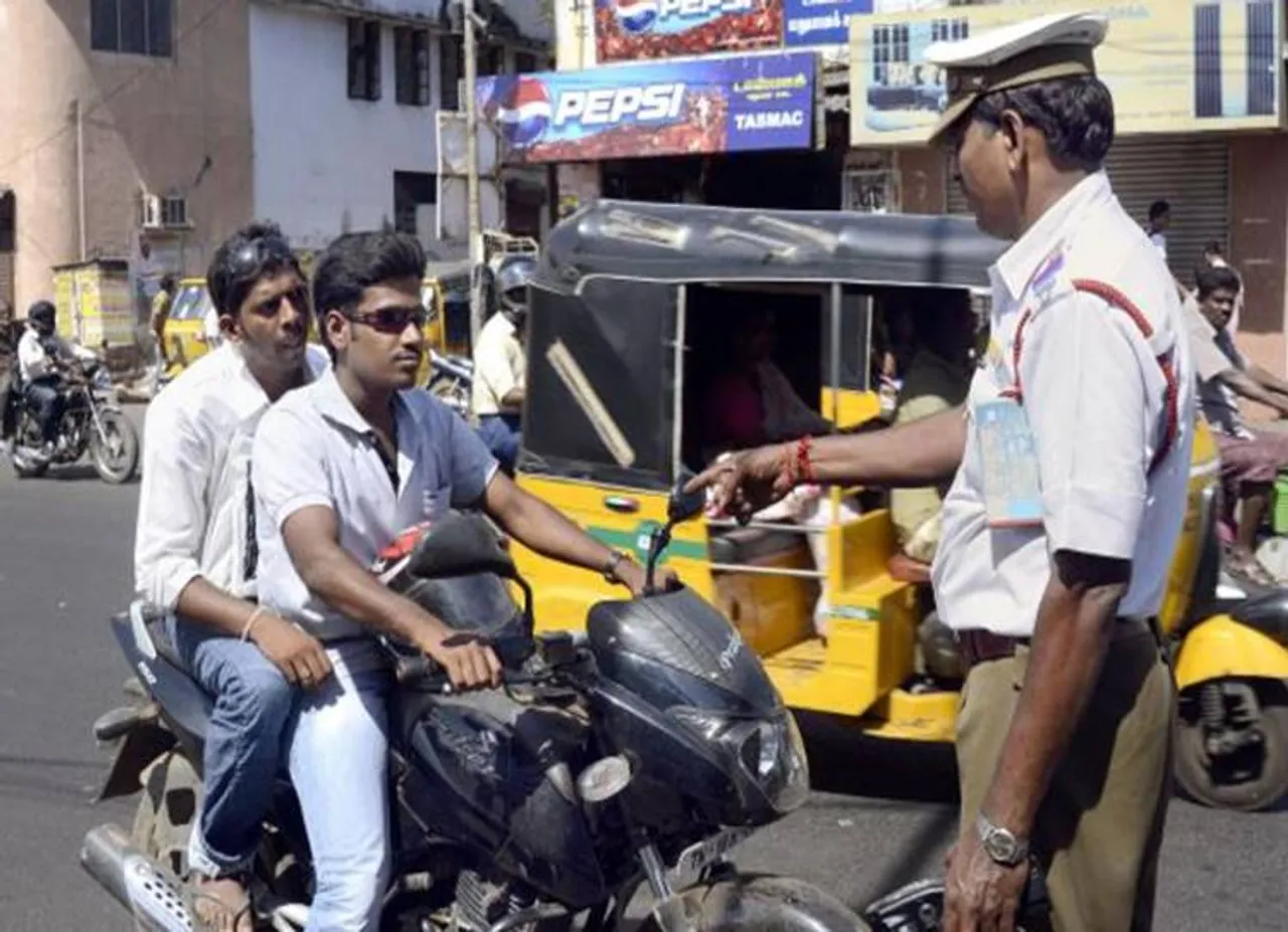 வாவ் காவல்துறை! டூ-வீலரில் சென்றவர் "சீட் பெல்ட்" போடாததற்கு ரூ.500 அபராதம்!