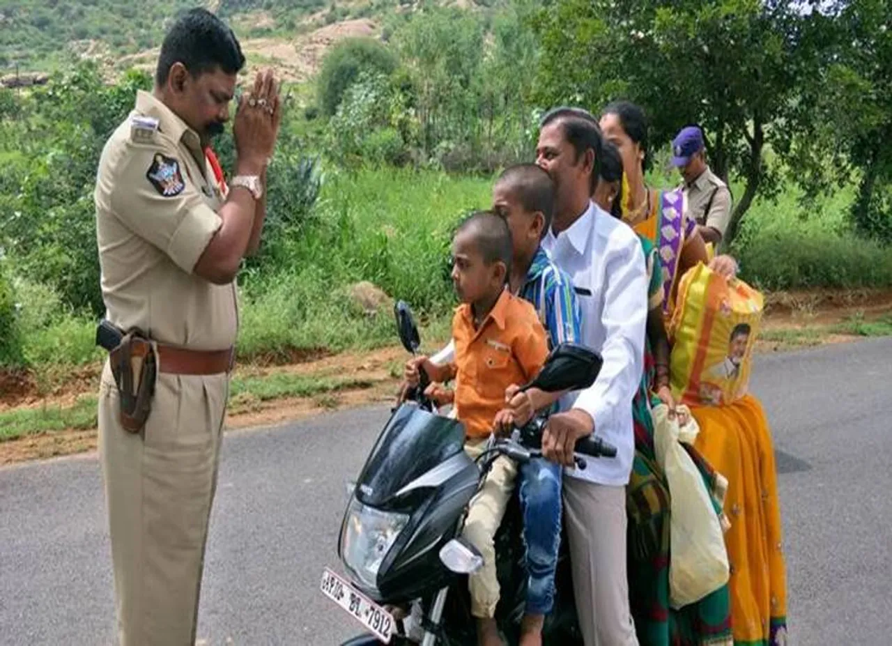 policeman, traffic offender, Andhra Pradesh policeman, Anantapur,