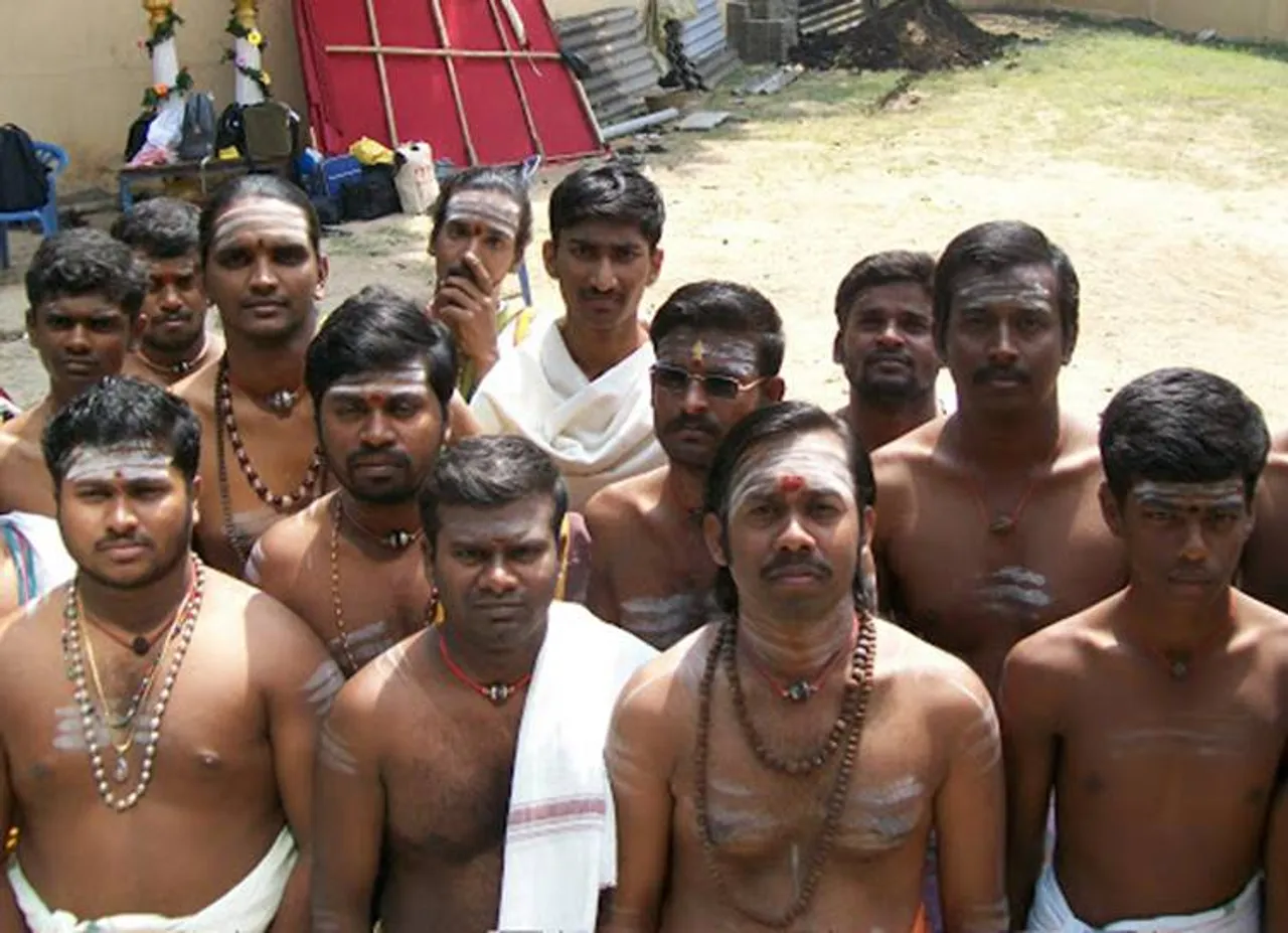 Tamilnadu trained archakar's. Kerala, prist,