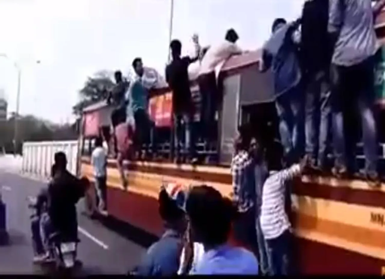 Chennai, moving train, Chennai Students,Students wave swords,perform stunts on buses, Chennai, moving train, Chennai Students,Students wave swords,perform stunts on buses,