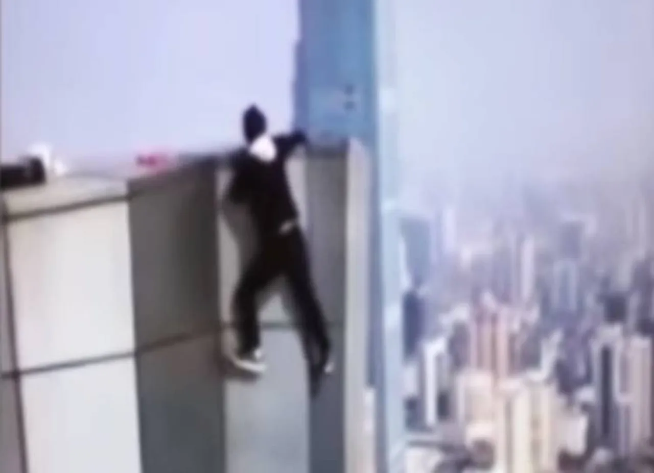 chinese stunt man falls and dies, stunt man slips and falls, falling off video, video of stunt man falling,