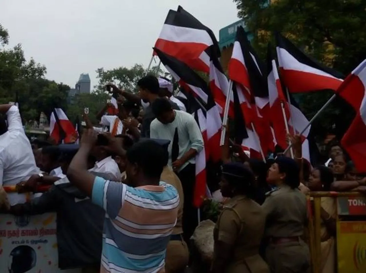 aiadmk, rk nagar, E.Madhusudhanan, dmk, marudhu ganesh, ttv dhinakaran, minister jeyakumar