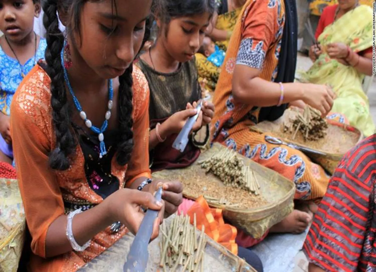 தொழிற்சாலைகளில் குழந்தைகளை வேலைக்கு அமர்த்தினால் மின்சாரம் கட்: கர்நாடக அரசு