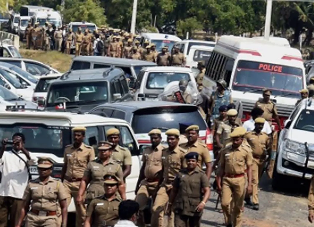 குற்றவாளிகளுக்கு மட்டும்தான் மனித உரிமையா? காவலர்களுக்கு இல்லையா? - ஐகோர்ட்