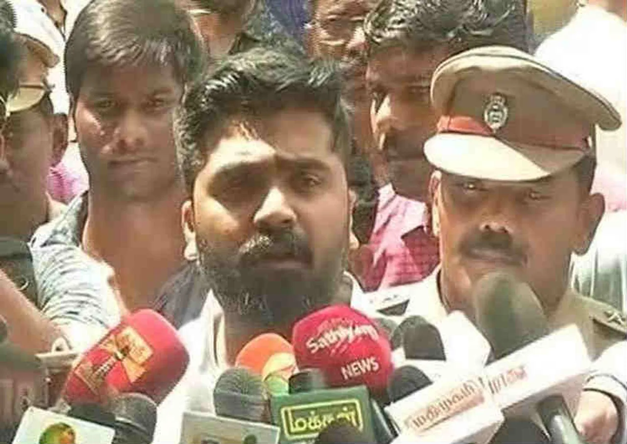 Simbu at Chennai Police Commissioner Office, asks to release Mansoor Ali Khan