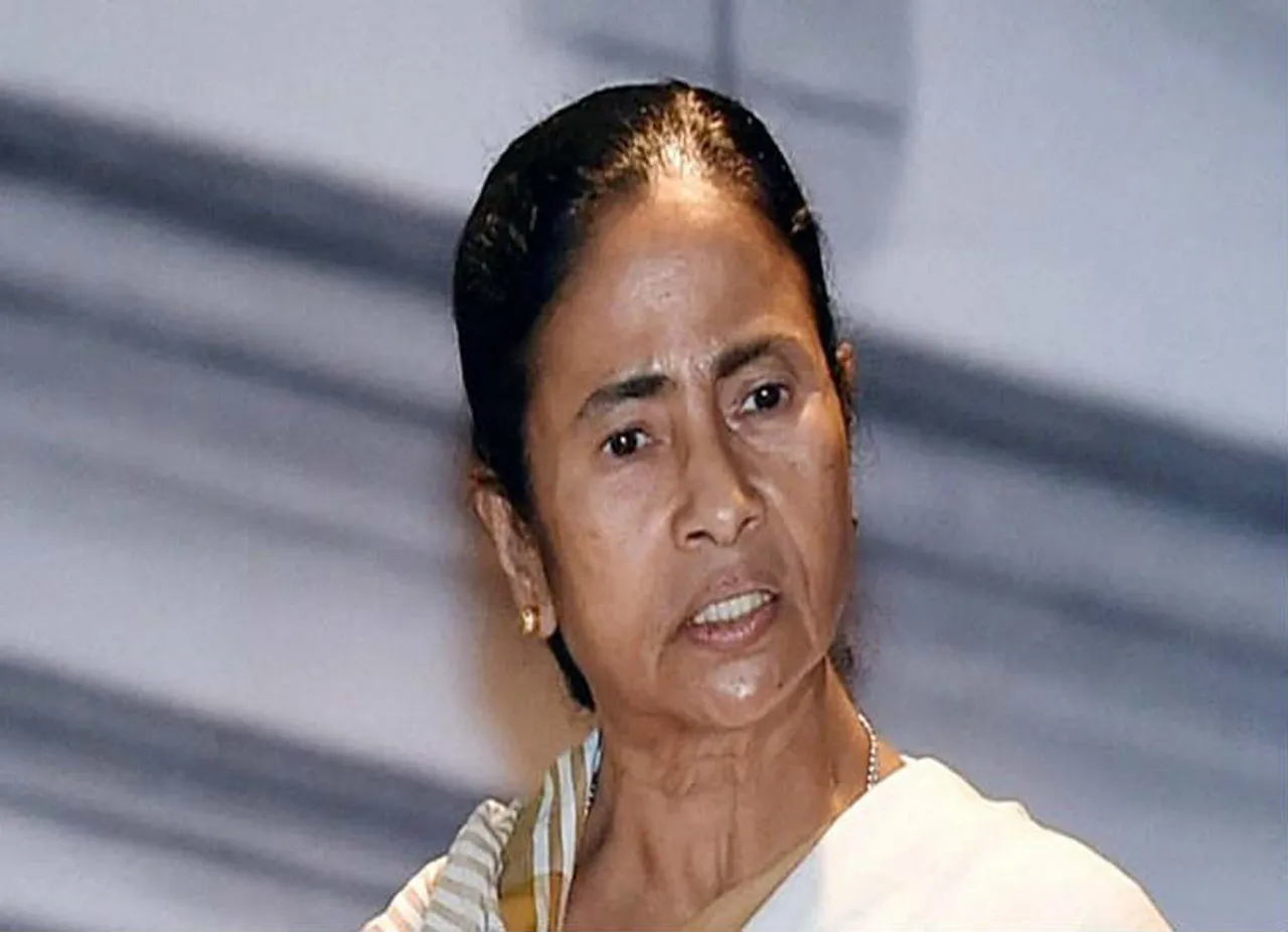 mamata banerjee, mamata banerjee poem, mamata banerjee on democracy, மம்தா பானஜி கவிதை, ஜனநாயகம் அதன் முகவரியை இழந்துவிட்டது, ப.சிதம்பரம் கைது, mamata banerjee chidambaram, chidambaram arrest, mamata banerjee peom on twitter, mamata banerjee twitter, Tamil indian express