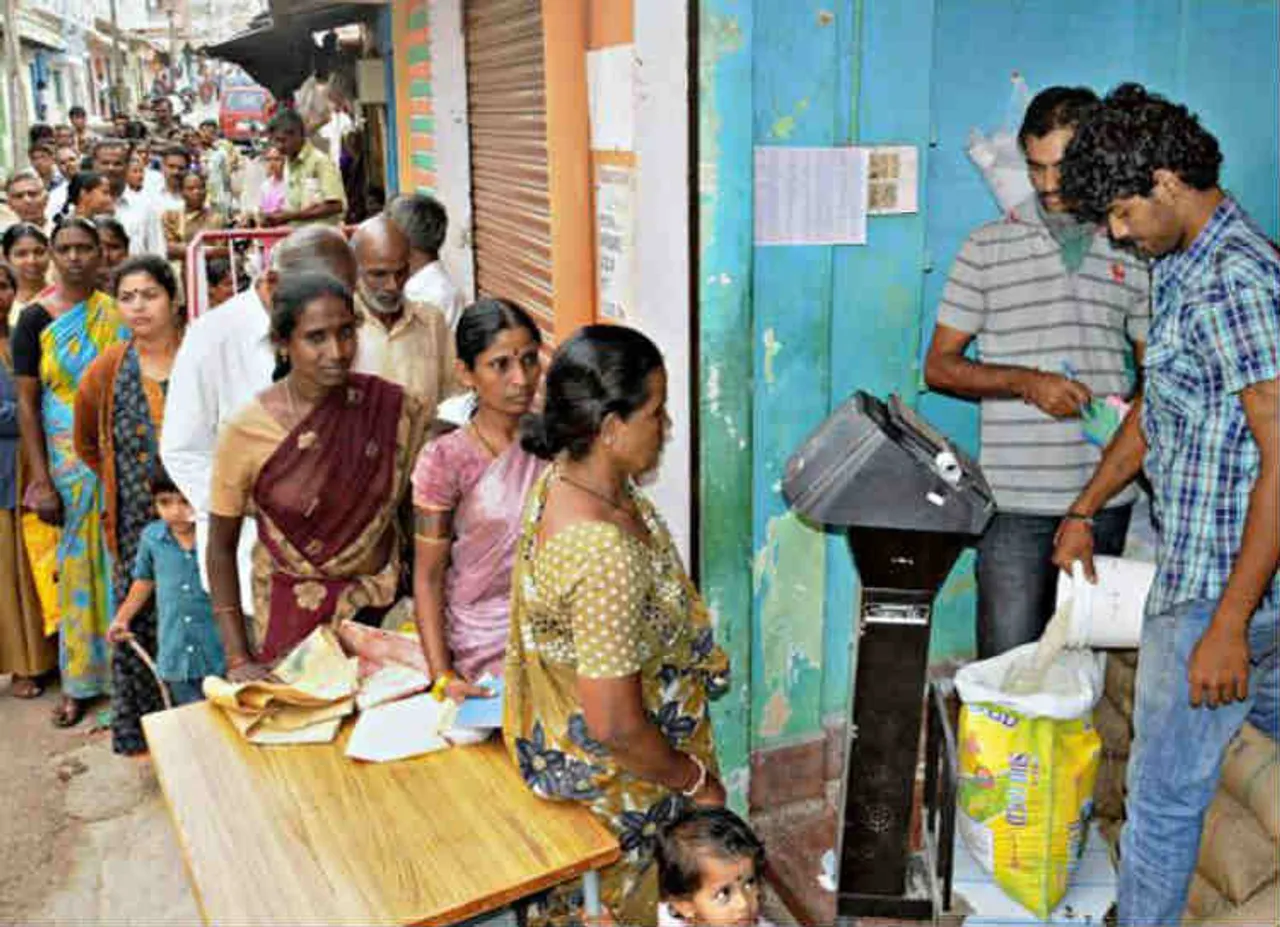 3 மாதங்கள் தொடர்ந்து ரேஷன் பொருட்கள் வாங்காவிட்டால் குடும்ப அட்டை ரத்து!